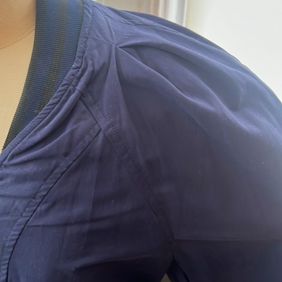 NWOT GSTQ Navy & Black Baseball Bomber Jacket Cape - coolest sleeve detail - L - Picture 6 of 12